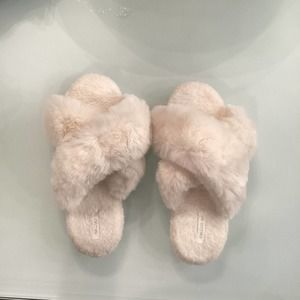 Halluci Cream Fluffy Open Toe Slippers Size 40-41 (US 7-8) NWOT